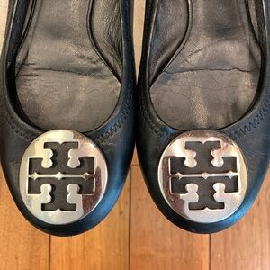 Tory Burch ballet flats, black leather size 8.5. Iconic emblem at toe